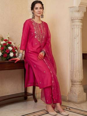 Women Floral Embroidered Regular Thread Work Kurta with Trousers & With Dupatta 5
