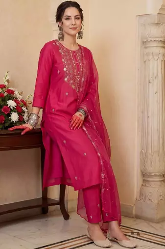 Women Floral Embroidered Regular Thread Work Kurta with Trousers & With Dupatta