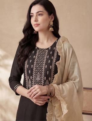 Women Embroidered Regular Liva Kurta with Trousers & With Dupatta 3