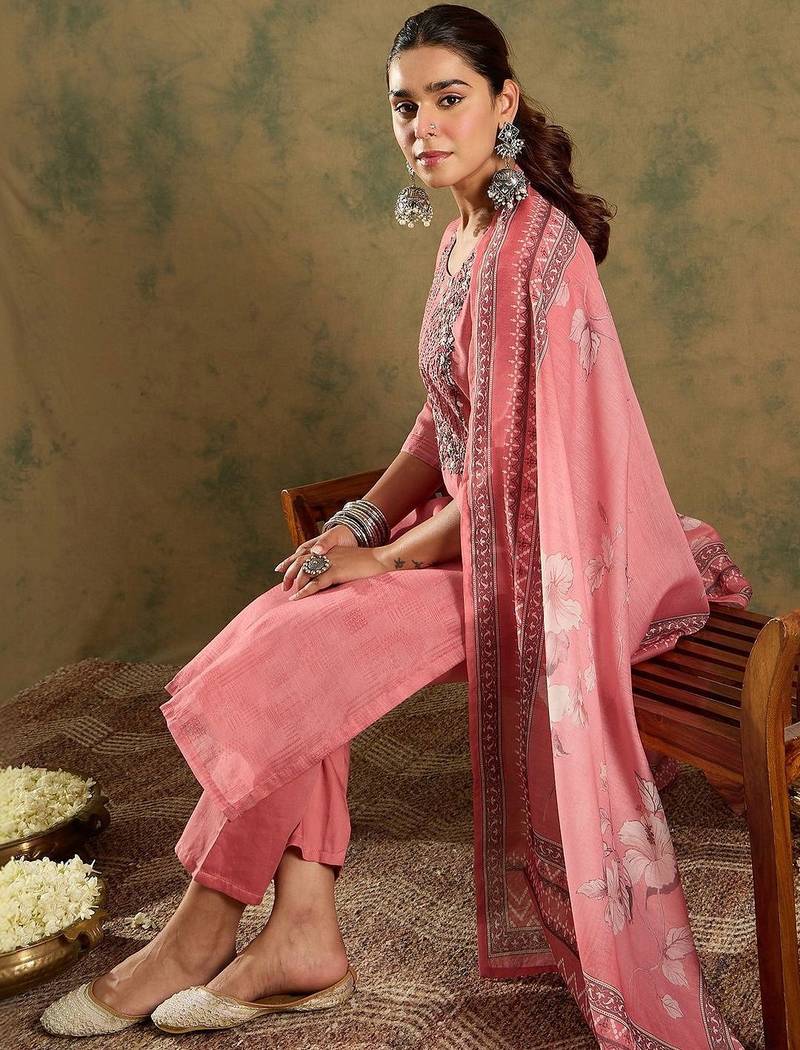 Women Floral Embroidered Regular Thread Work Chanderi Silk Kurta with Trousers & With Dupatta