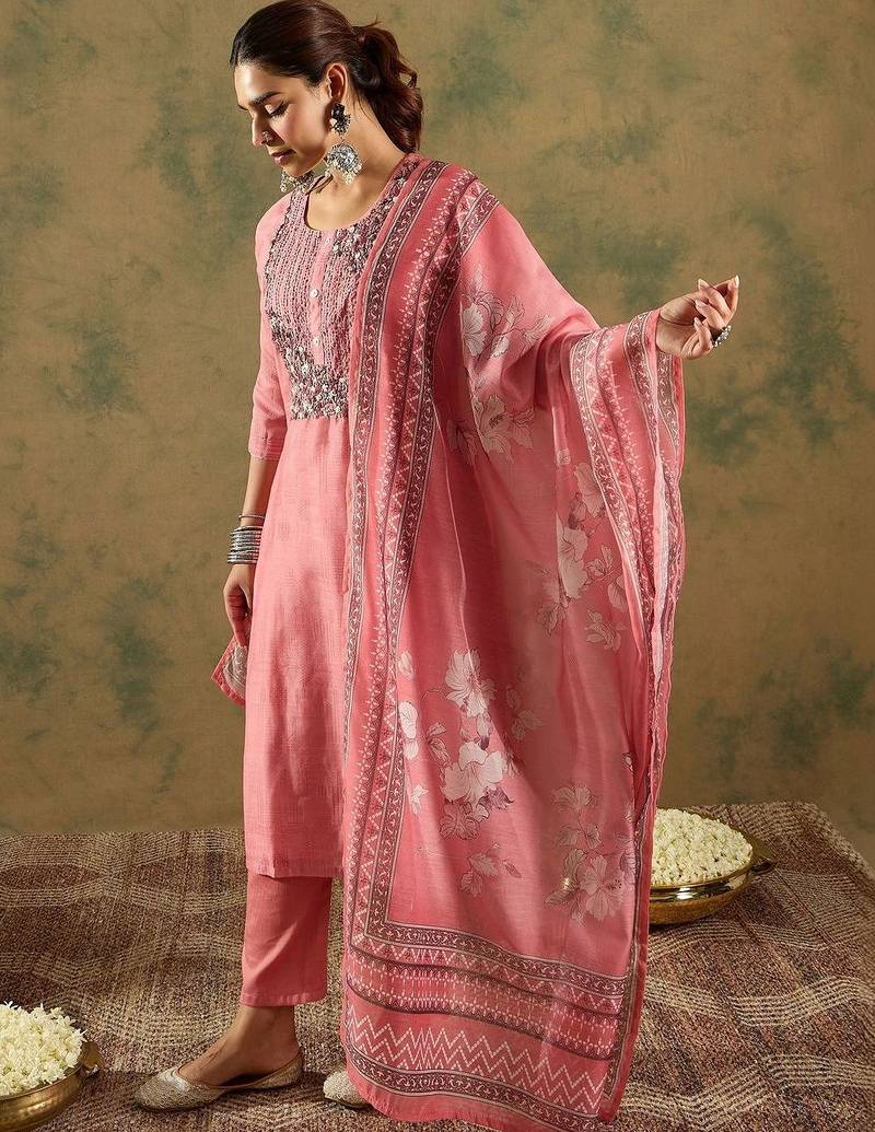 Women Floral Embroidered Regular Thread Work Chanderi Silk Kurta with Trousers & With Dupatta