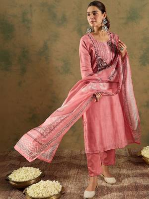 Women Floral Embroidered Regular Thread Work Chanderi Silk Kurta with Trousers & With Dupatta 6