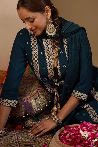 Women Ethnic Motifs Embroidered Regular Sequinned Kurta with Trousers & With Dupatta