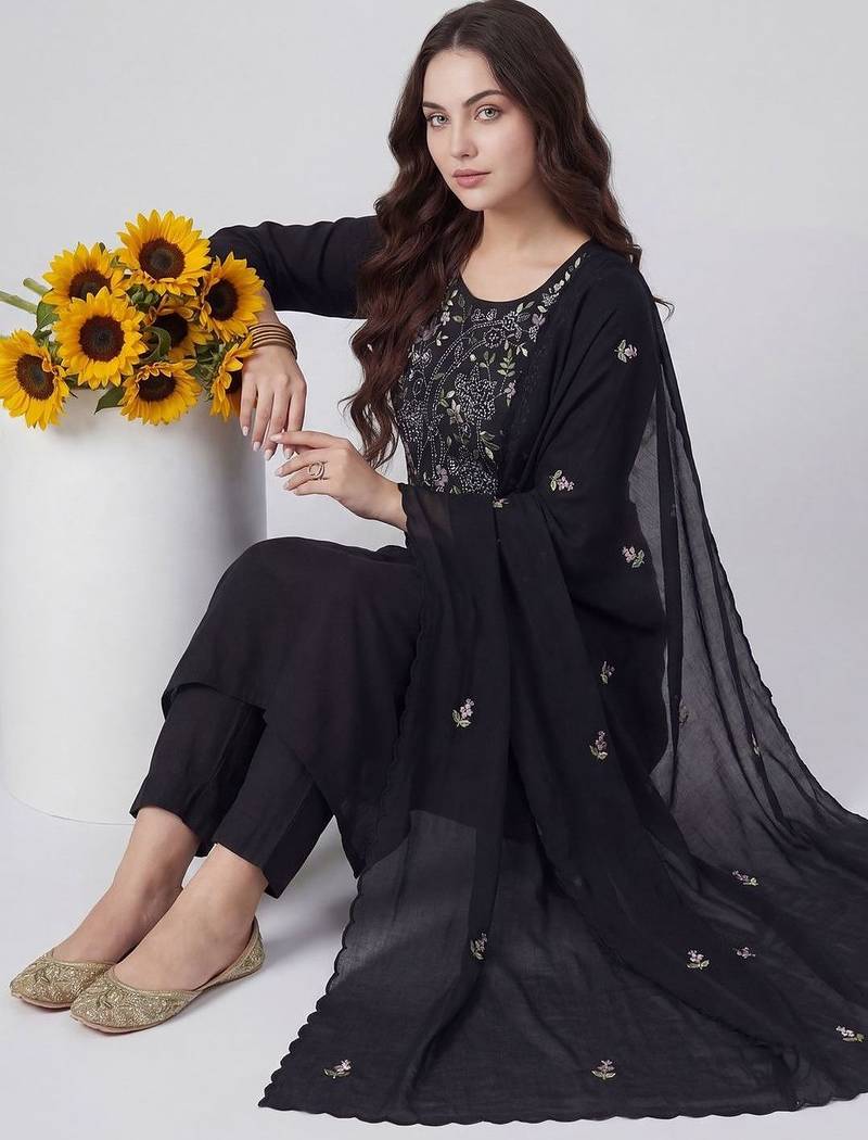 Women Floral Embroidered Regular Thread Work Kurta with Trousers & With Dupatta