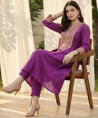 Women Ethnic Motifs Embroidered Pleated Mirror Work Kurta with Trousers 1