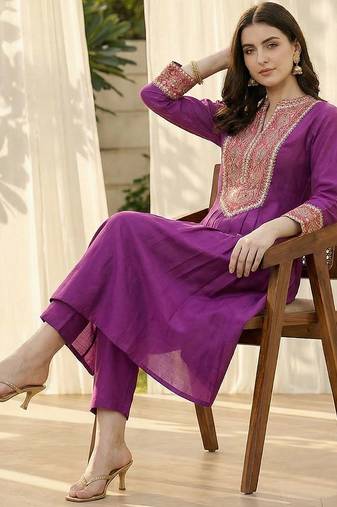 Women Ethnic Motifs Embroidered Pleated Mirror Work Kurta with Trousers