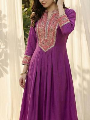 Women Ethnic Motifs Embroidered Pleated Mirror Work Kurta with Trousers 3