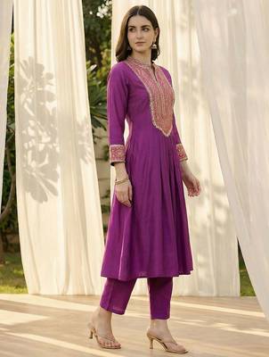 Women Ethnic Motifs Embroidered Pleated Mirror Work Kurta with Trousers 4