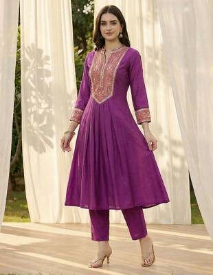 Women Ethnic Motifs Embroidered Pleated Mirror Work Kurta with Trousers 5