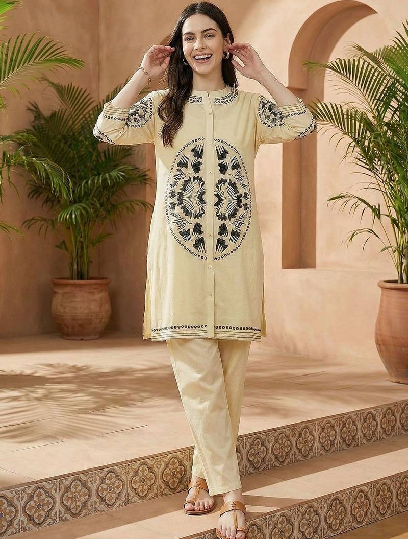 Women Embroidered Regular Thread Work Pure Cotton Kurta with Palazzos