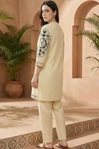 Women Embroidered Regular Thread Work Pure Cotton Kurta with Palazzos