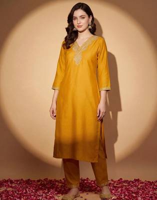 Women Ethnic Motifs Embroidered Regular Sequinned Kurta with Trousers 2