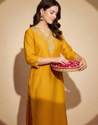 Women Ethnic Motifs Embroidered Regular Sequinned Kurta with Trousers 6