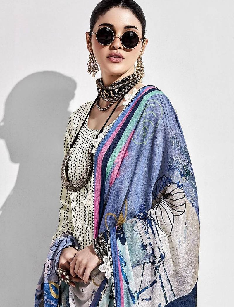 Women Embroidered Regular Thread Work Kurta with Trousers & With Dupatta