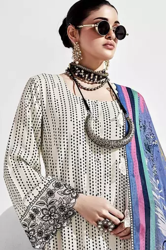 Women Embroidered Regular Thread Work Kurta with Trousers & With Dupatta