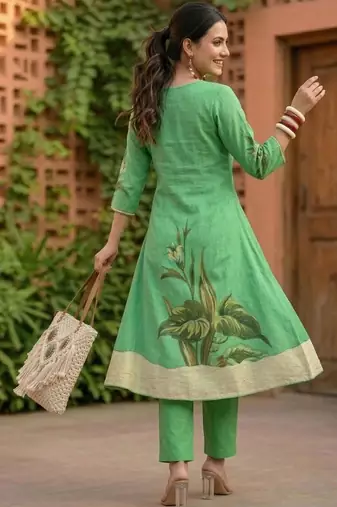 Women Animal Printed Regular Pure Cotton Kurta with Trousers