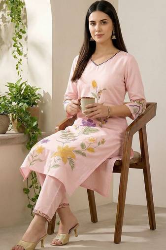 Women Floral Embroidered Regular Thread Work Kurta with Trousers