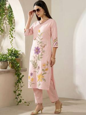 Women Floral Embroidered Regular Thread Work Kurta with Trousers 4