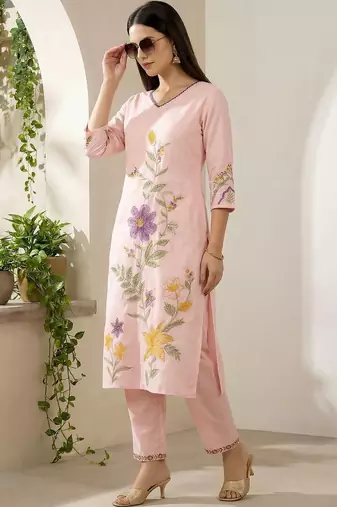 Women Floral Embroidered Regular Thread Work Kurta with Trousers