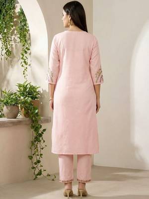 Women Floral Embroidered Regular Thread Work Kurta with Trousers 6