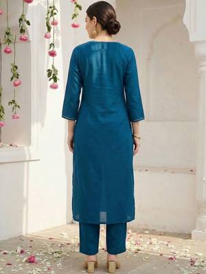 Women Ethnic Motifs Embroidered Regular Kurta with Trousers 4