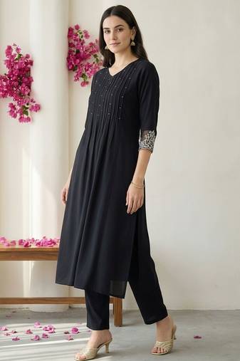 Women Ethnic Motifs Embroidered Pleated Thread Work Kurta with Trousers & With Dupatta