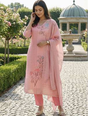 Women Floral Printed Regular Kurta with Trousers & With Dupatta 1