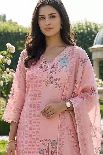 Women Floral Printed Regular Kurta with Trousers & With Dupatta