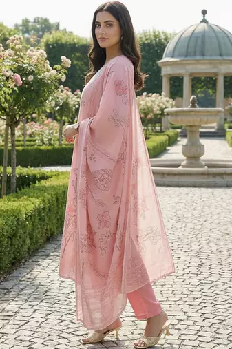 Women Floral Printed Regular Kurta with Trousers & With Dupatta