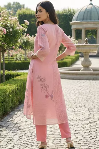 Women Floral Printed Regular Kurta with Trousers & With Dupatta