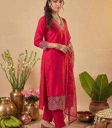 Women Embroidered Regular Thread Work Kurta with Trousers & With Dupatta