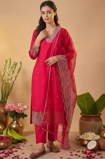Women Embroidered Regular Thread Work Kurta with Trousers & With Dupatta