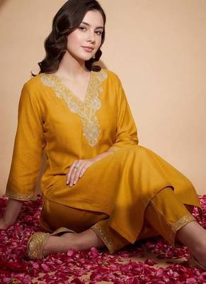 Women Ethnic Motifs Embroidered Regular Sequinned Kurta with Trousers 5