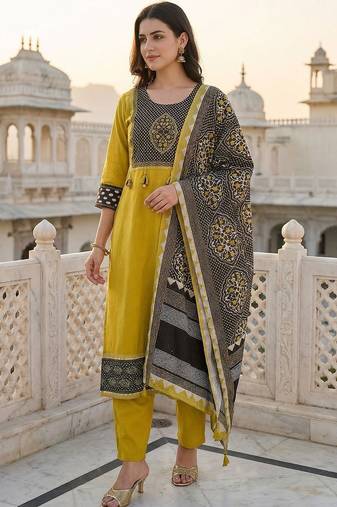Women Ethnic Motifs Printed Regular Thread Work Kurta with Trousers & With Dupatta