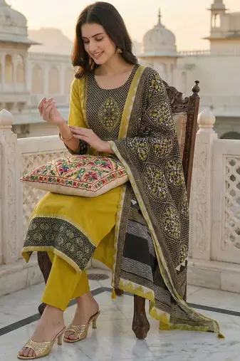 Women Ethnic Motifs Printed Regular Thread Work Kurta with Trousers & With Dupatta