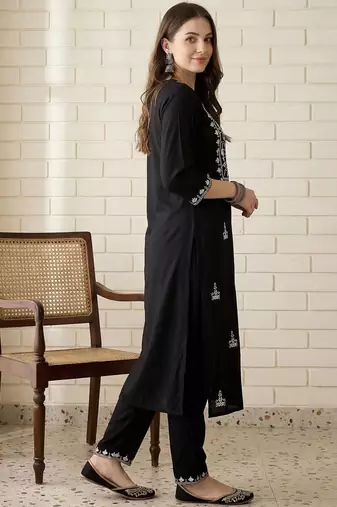 Women Floral Embroidered Regular Thread Work Kurta with Trousers