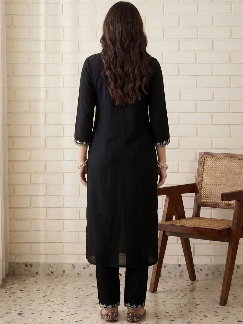 Women Floral Embroidered Regular Thread Work Kurta with Trousers