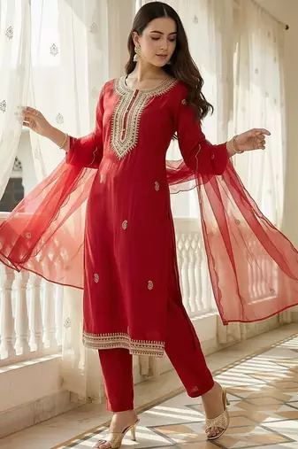 Women Floral Embroidered Regular Kurta with Trousers & With Dupatta