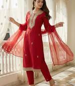 Women Floral Embroidered Regular Kurta with Trousers & With Dupatta