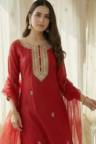 Women Floral Embroidered Regular Kurta with Trousers & With Dupatta