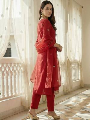 Women Floral Embroidered Regular Kurta with Trousers & With Dupatta 3