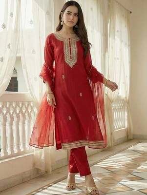 Women Floral Embroidered Regular Kurta with Trousers & With Dupatta 5
