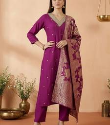 Women Ethnic Motifs Embroidered Regular Kurta with Trousers & With Dupatta