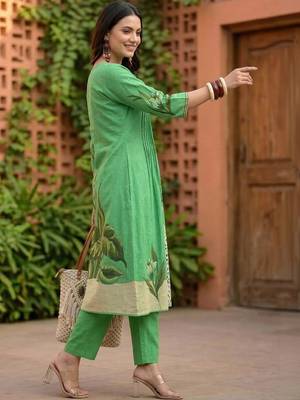 Women Animal Printed Regular Pure Cotton Kurta with Trousers 1