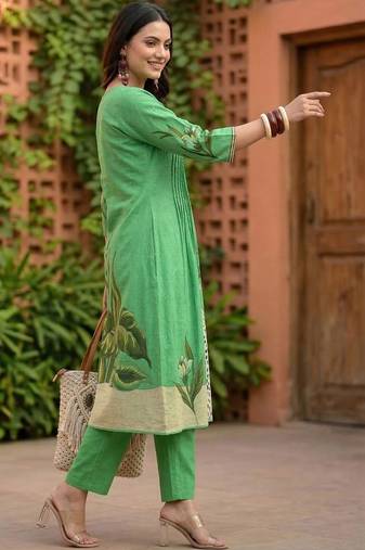 Women Animal Printed Regular  Cotton Kurta with Trousers