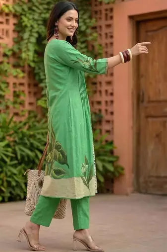 Women Animal Printed Regular Pure Cotton Kurta with Trousers