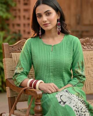Women Animal Printed Regular Pure Cotton Kurta with Trousers 4