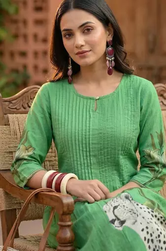 Women Animal Printed Regular Pure Cotton Kurta with Trousers