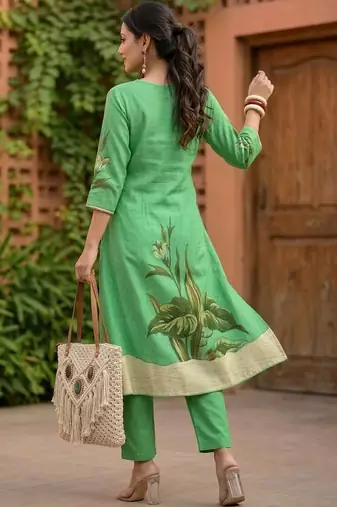Women Animal Printed Regular Pure Cotton Kurta with Trousers