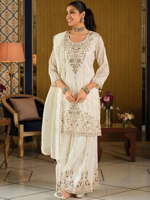 Women Paisley Embroidered Regular Beads and Stones Kurta with Palazzos & With Dupatta 1